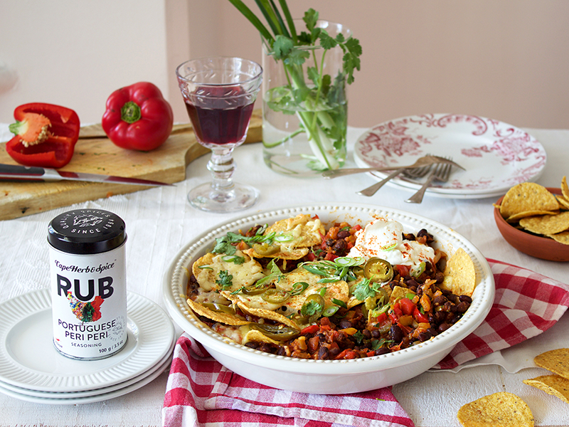BLACK BEAN VEGGIE CHILLI WITH CHEESY NACHOS
